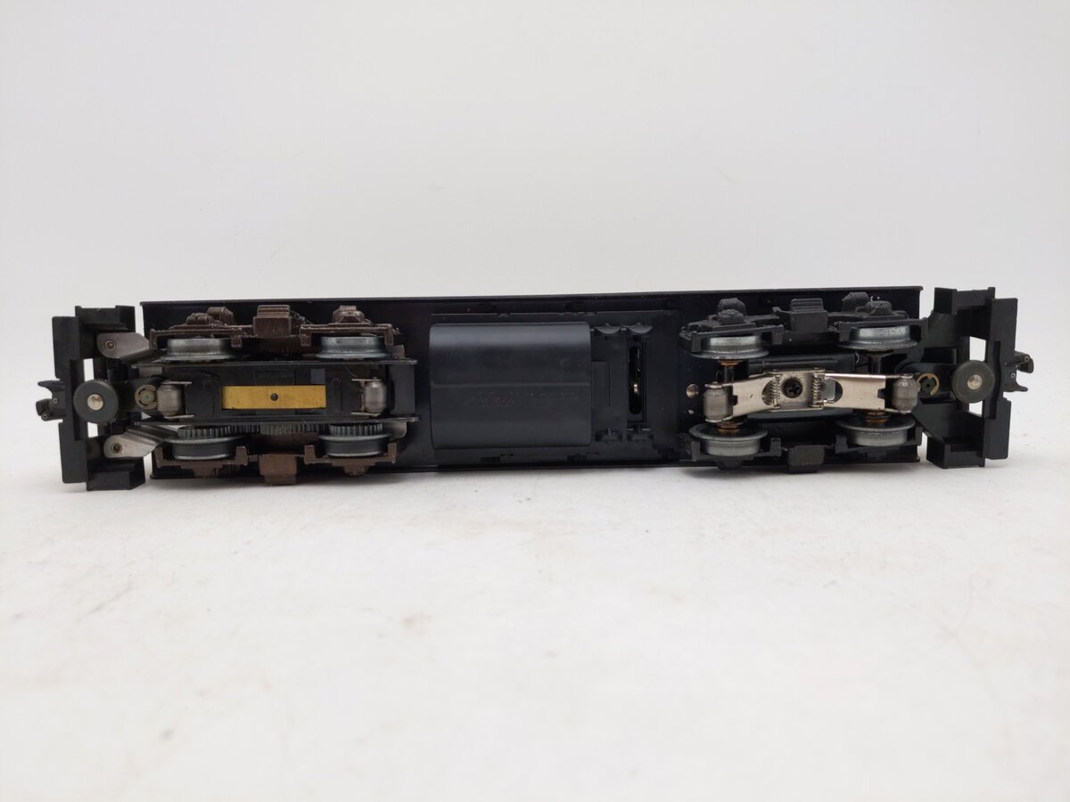 Lionel 6-8359 O Gauge Chessie System GM Gold GP7 Diesel Engine EX/Box