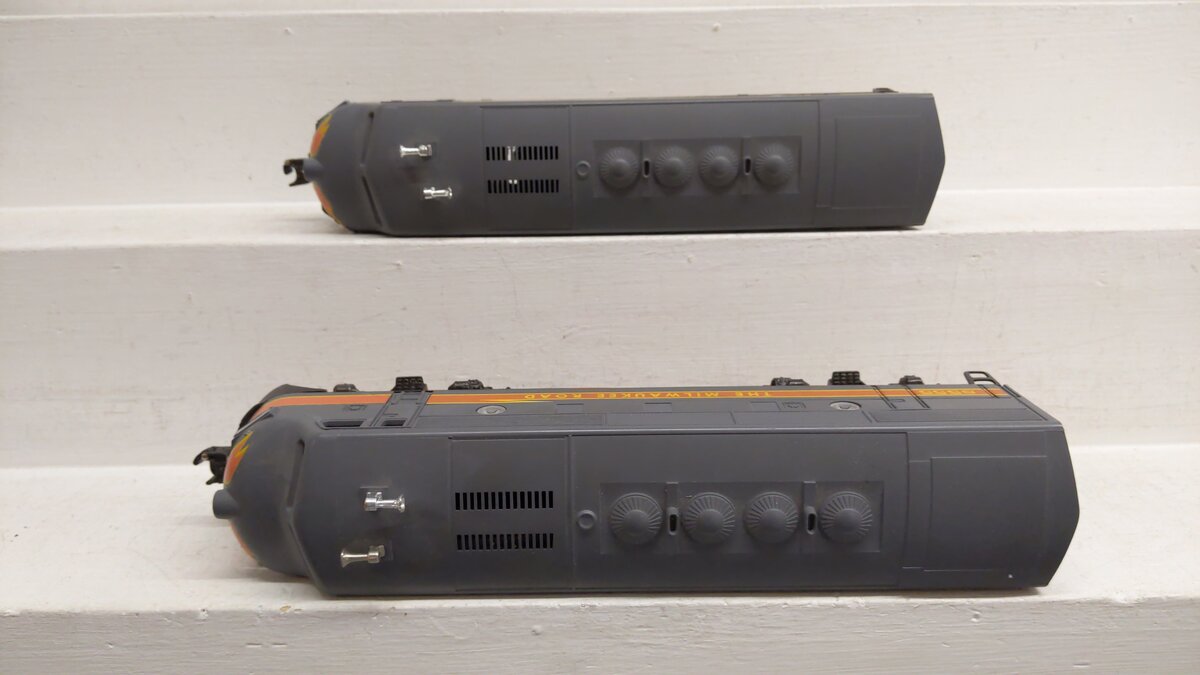 Lionel 6-8555/6-8557 Milwaukee Road F-3 AA Diesel Set EX/Box