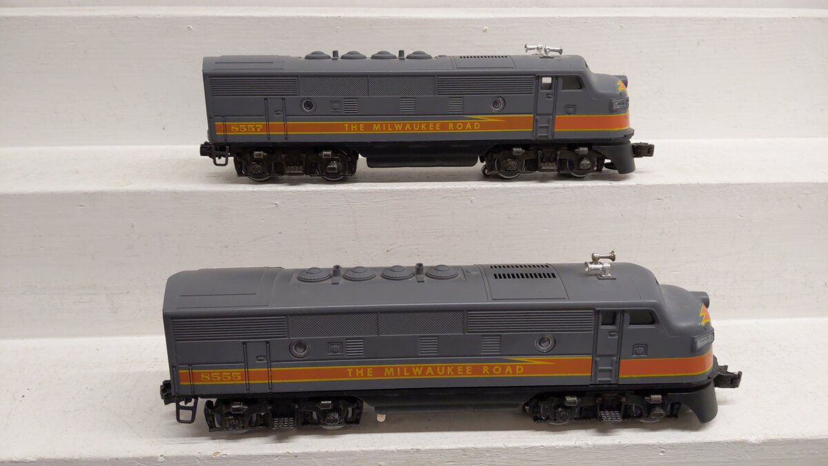 Lionel 6-8555/6-8557 Milwaukee Road F-3 AA Diesel Set EX/Box