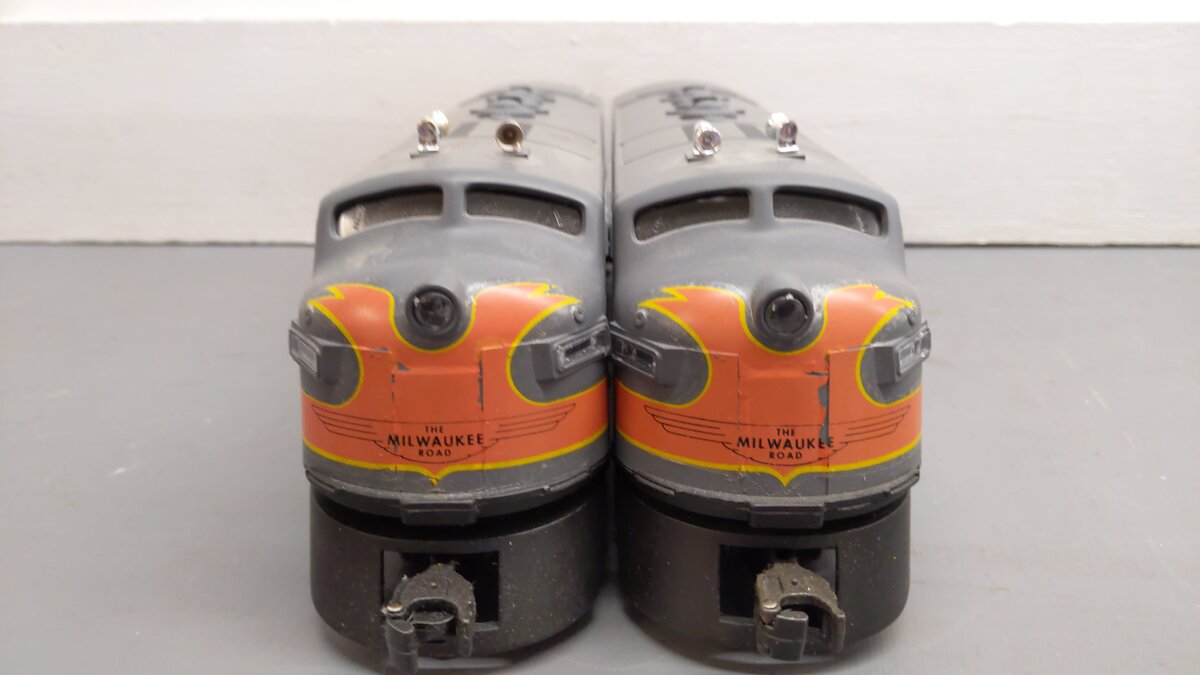 Lionel 6-8555/6-8557 Milwaukee Road F-3 AA Diesel Set EX/Box