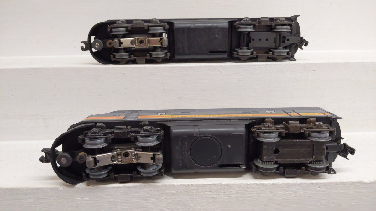 Lionel 6-8555/6-8557 Milwaukee Road F-3 AA Diesel Set EX/Box