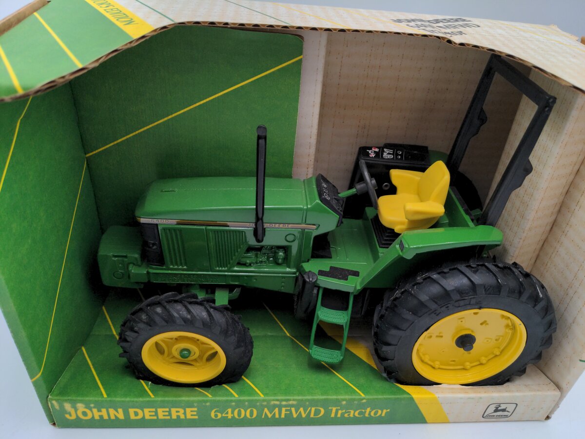 Ertl 5667 1:16 Scale Die Cast John Deere 6200 MFWD Tractor LN/Box