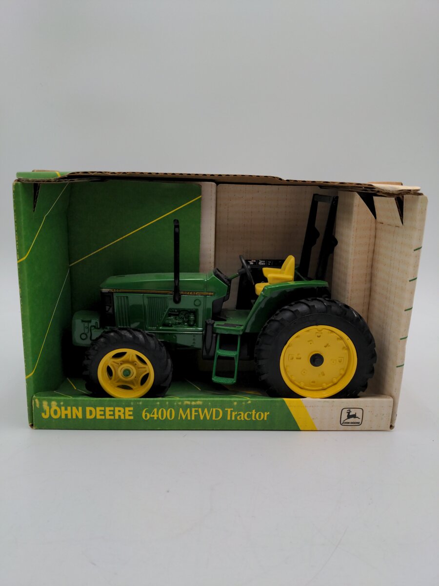 Ertl 5667 1:16 Scale Die Cast John Deere 6200 MFWD Tractor LN/Box