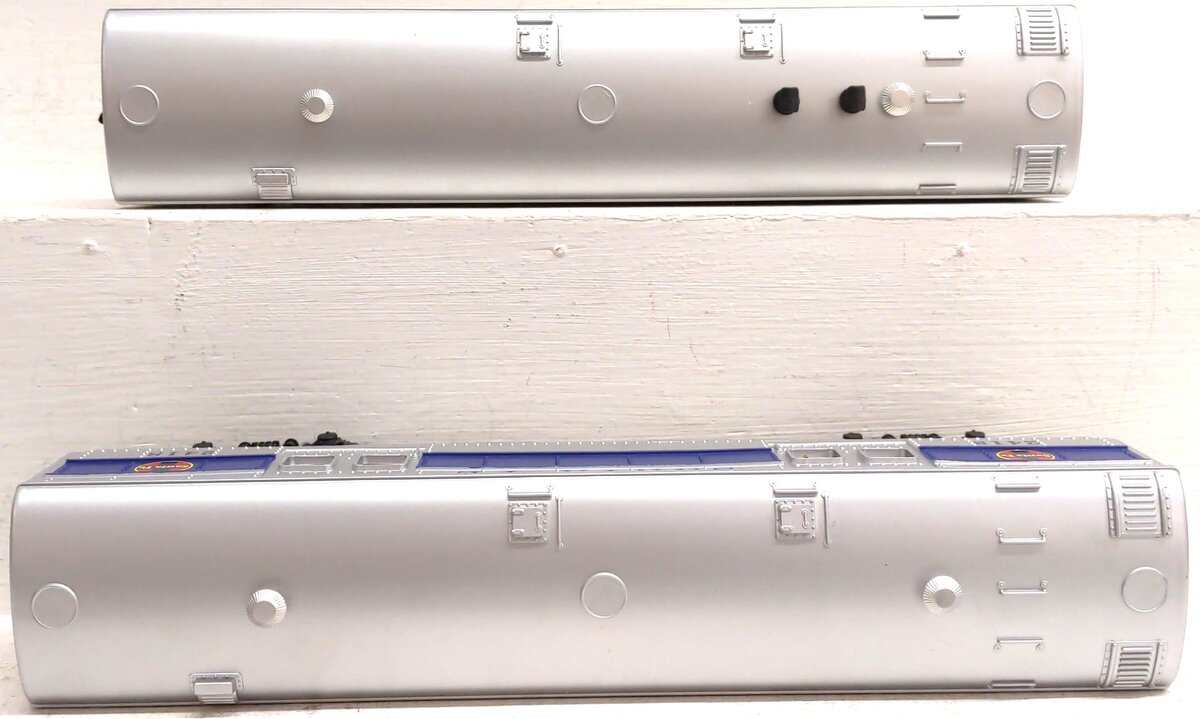 Lionel 6-27772 O Santa Fe Streamlined Blue Stripe Passenger Cars (Set of 2) EX/Box