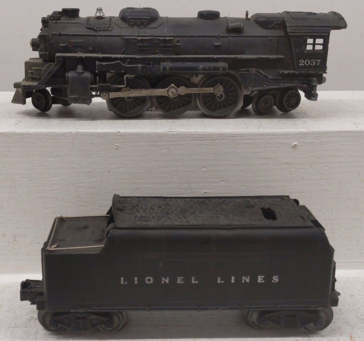 Lionel 2037 Vintage O 2-6-4 Die-Cast Steam Locomotive w/ 6466WX Tender VG
