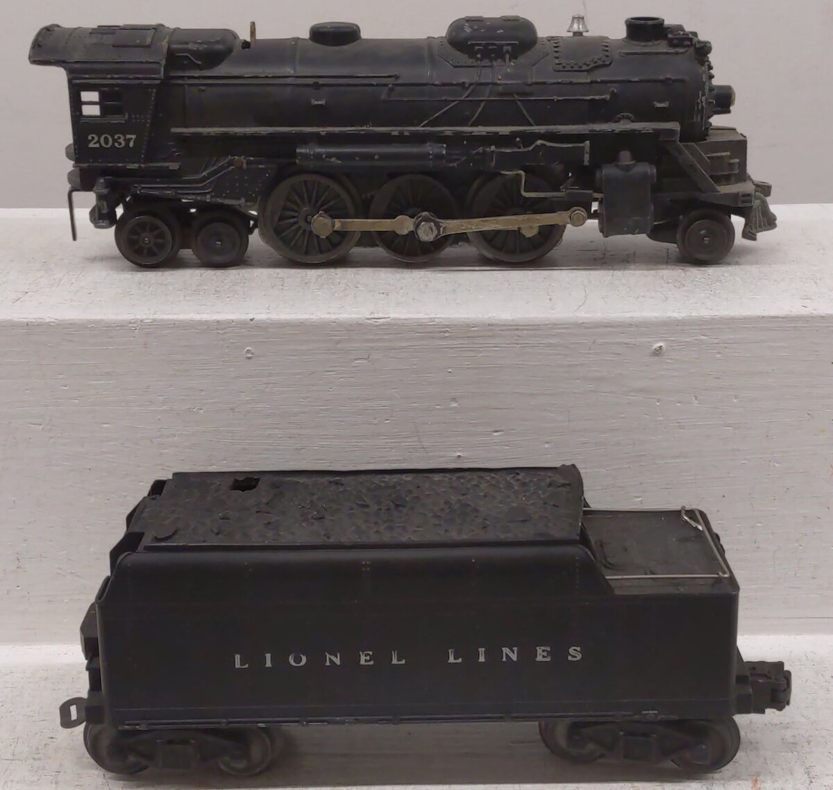 Lionel 2037 Vintage O 2-6-4 Die-Cast Steam Locomotive w/ 6466WX Tender VG
