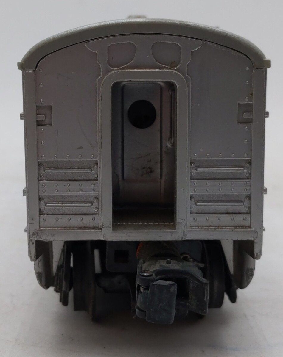 Lionel 2422 Vintage O Lionel Lines Chatham Lighted Pullman Car with Silver Roof VG/Box