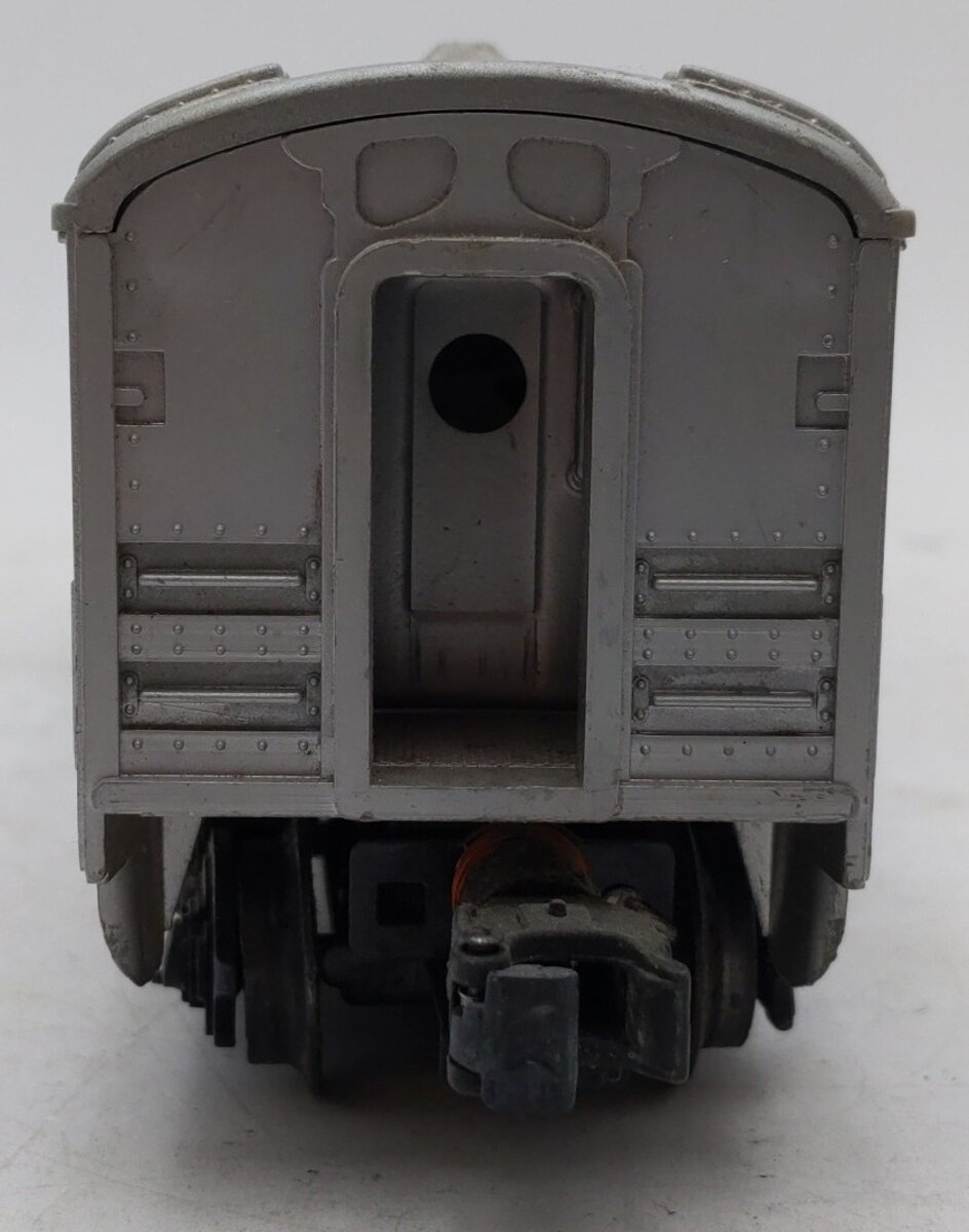 Lionel 2422 Vintage O Lionel Lines Chatham Lighted Pullman Car with Silver Roof VG/Box