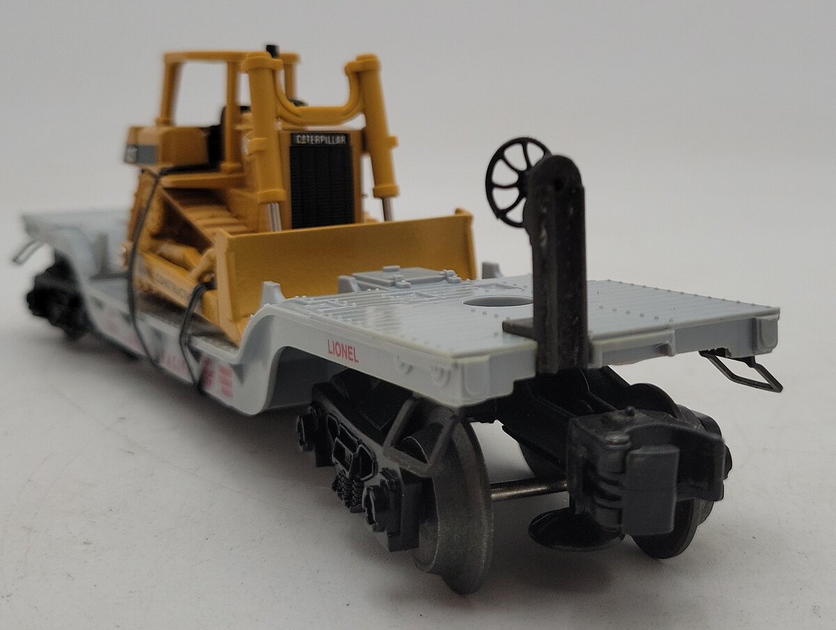 Lionel 6-16935 O Gauge Union Pacific Flatcar with Ertl Bulldozer EX/Box