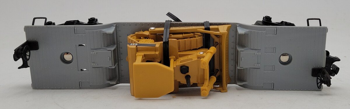 Lionel 6-16935 O Gauge Union Pacific Flatcar with Ertl Bulldozer EX/Box