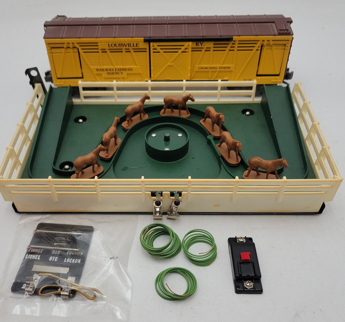 Lionel 6-9224 O Gauge Churchill Downs Operating Horse Car Set EX/Box