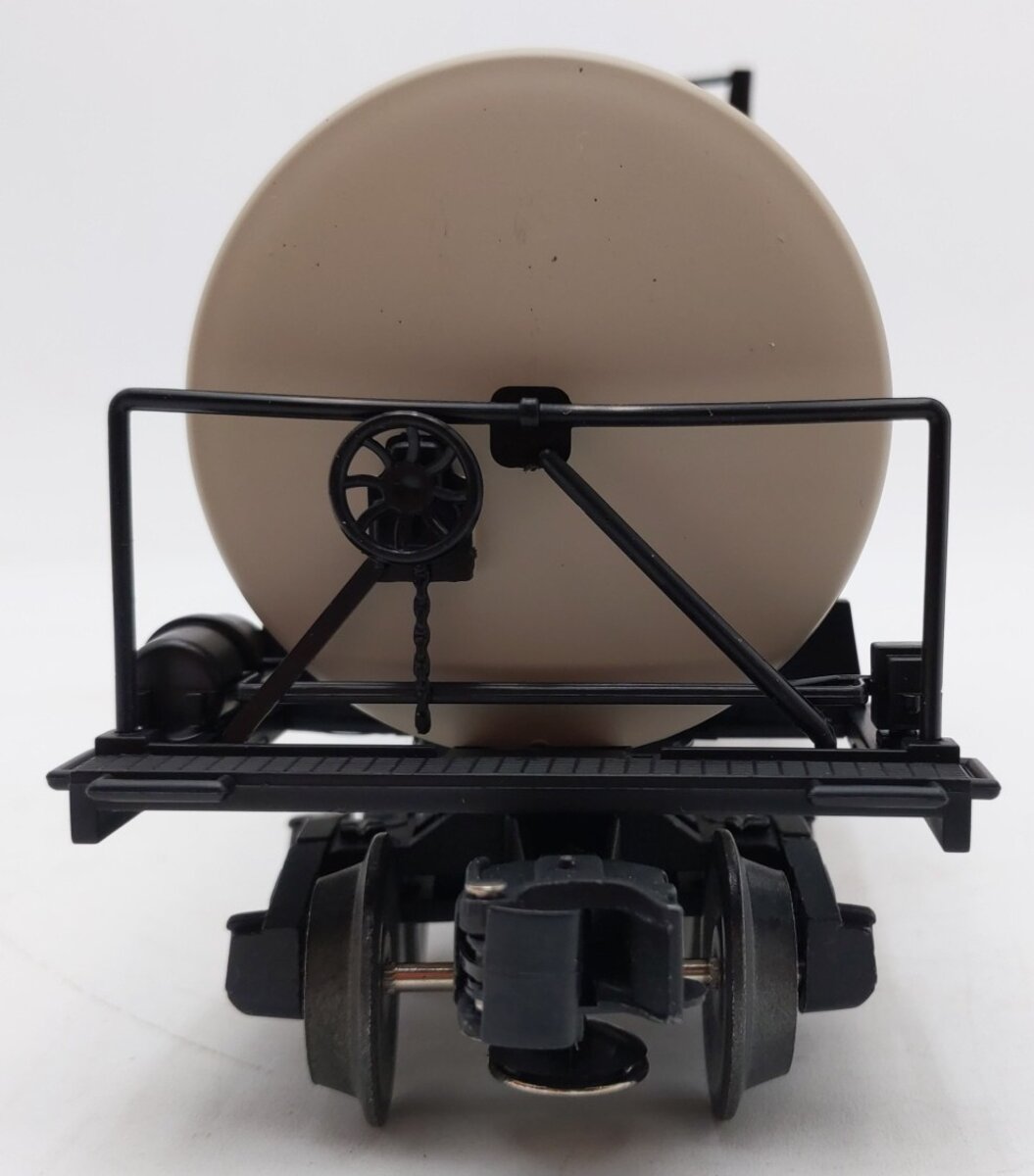 Lionel 6-17901 O Gauge Chevron Uni-body Tank Car LN/Box