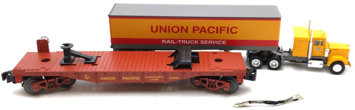 Lionel 6-52258 O 2002 St. Louis LRRC Union Pacific Flatcar w Tractor and Trailer LN/Box