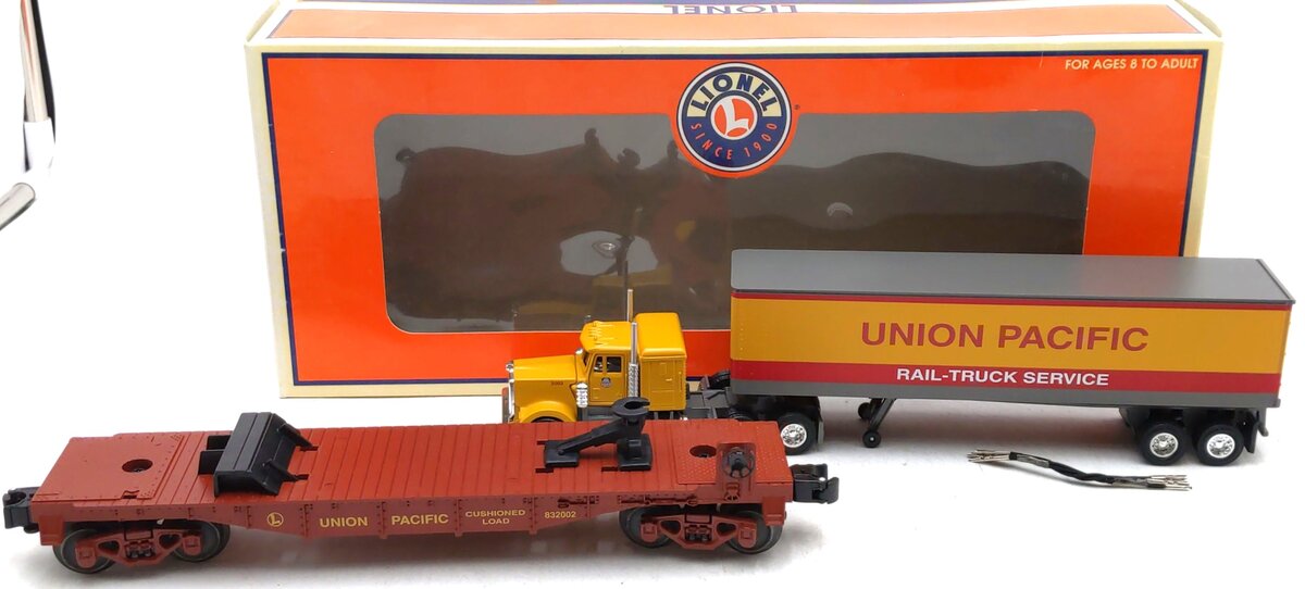 Lionel 6-52258 O 2002 St. Louis LRRC Union Pacific Flatcar w Tractor and Trailer LN/Box