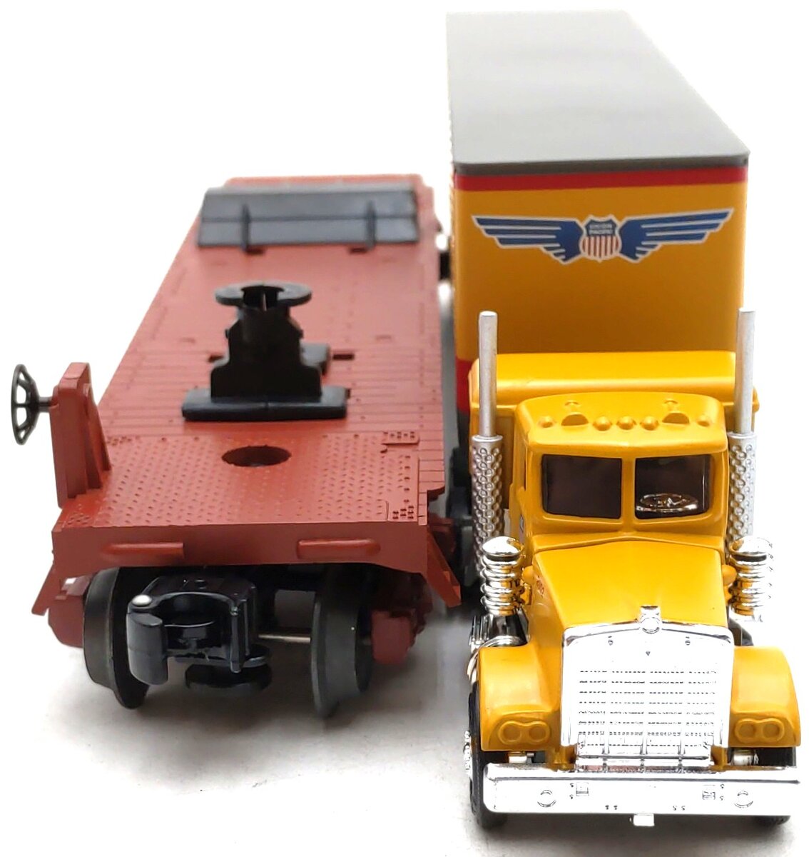 Lionel 6-52258 O 2002 St. Louis LRRC Union Pacific Flatcar w Tractor and Trailer LN/Box