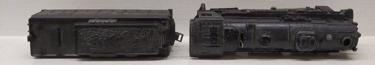 Lionel 2037 Vintage O 2-6-4 Diecast Steam Locomotive and 6026W Tender VG