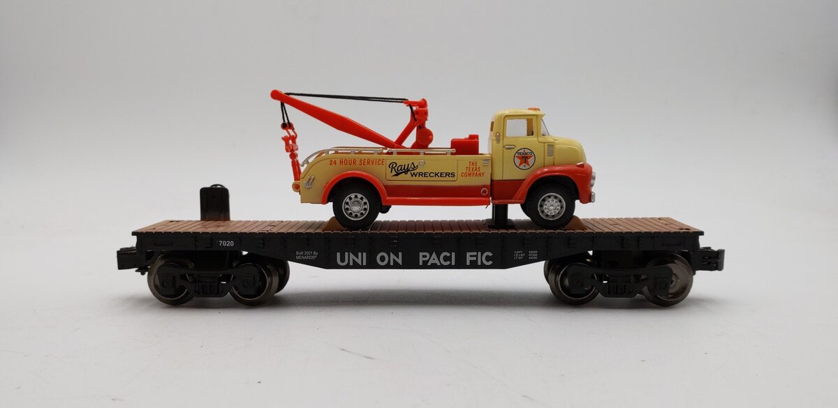 Menards 279-8314 O Scale Union Pacific Flatcar w/Ray's Wreckers Tow Truck #7020 LN/Box