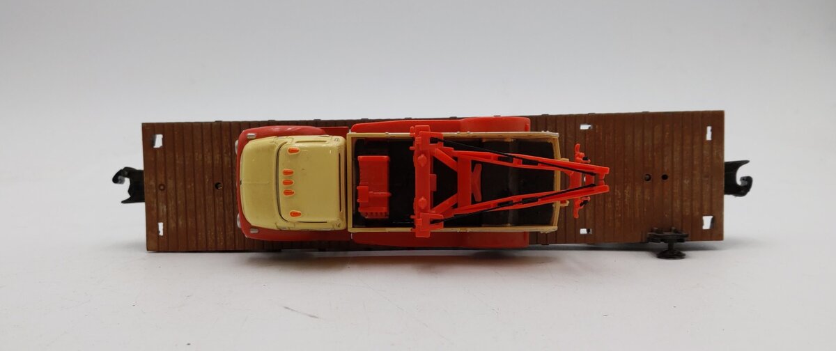 Menards 279-8314 O Scale Union Pacific Flatcar w/Ray's Wreckers Tow Truck #7020 LN/Box