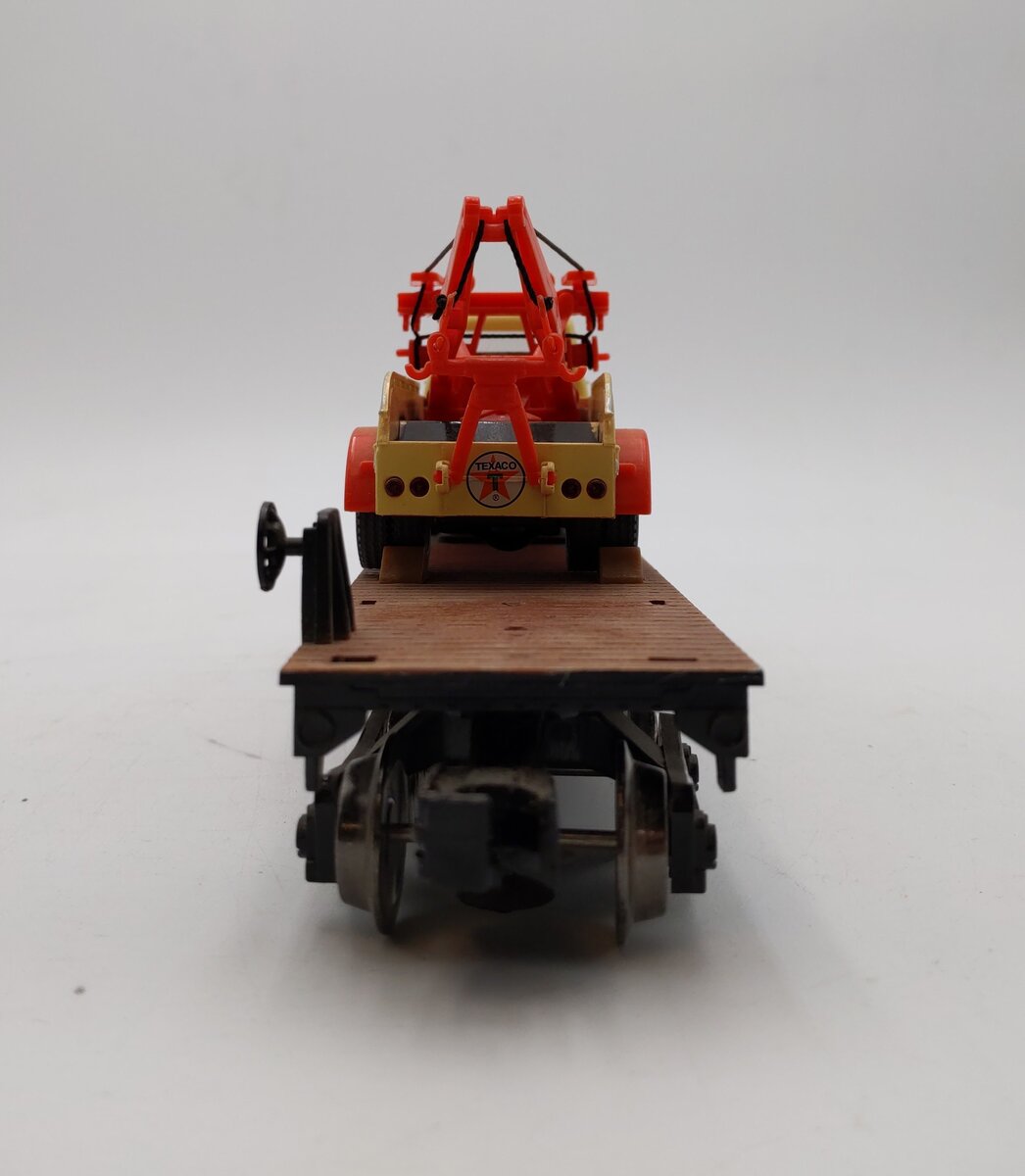 Menards 279-8314 O Scale Union Pacific Flatcar w/Ray's Wreckers Tow Truck #7020 LN/Box