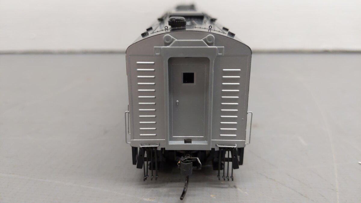 Walthers 920-41366 HO AMTK EMD E8A Phase 1 Diesel Locomotive #251 w/ DCC & Sound EX/Box