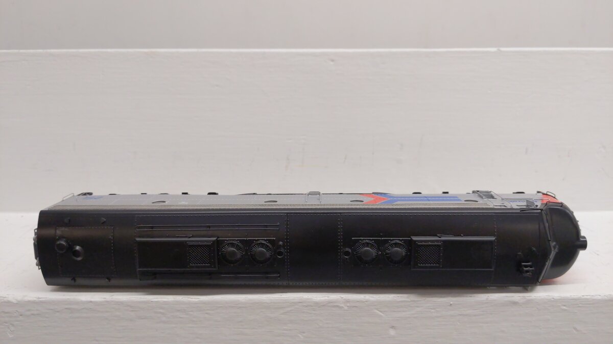 Walthers 920-41366 HO AMTK EMD E8A Phase 1 Diesel Locomotive #251 w/ DCC & Sound EX/Box