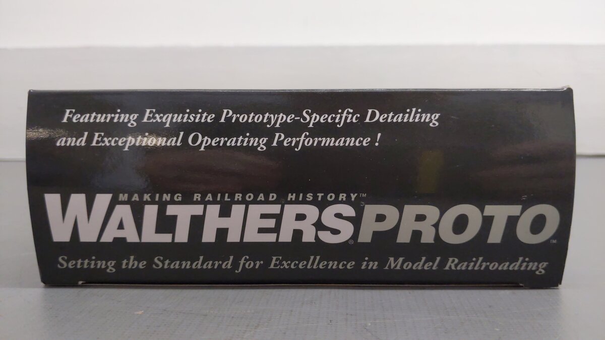 Walthers 920-41366 HO AMTK EMD E8A Phase 1 Diesel Locomotive #251 w/ DCC & Sound EX/Box