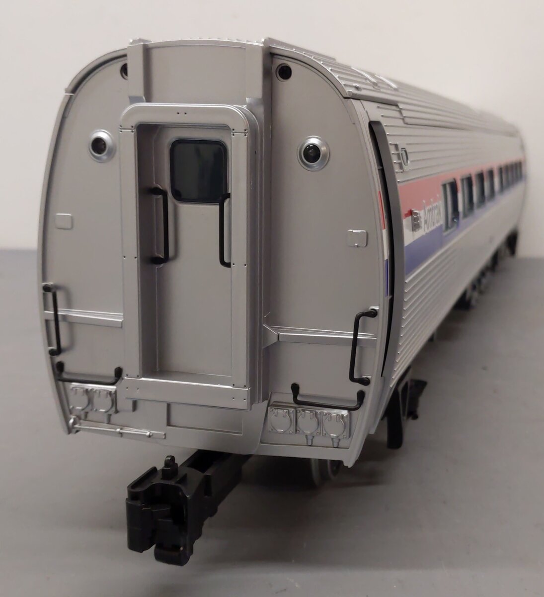 LGB 30223 G Scale Amtrak Amfleet Phase III Passenger Car #21285 - Metal Wheels EX/Box