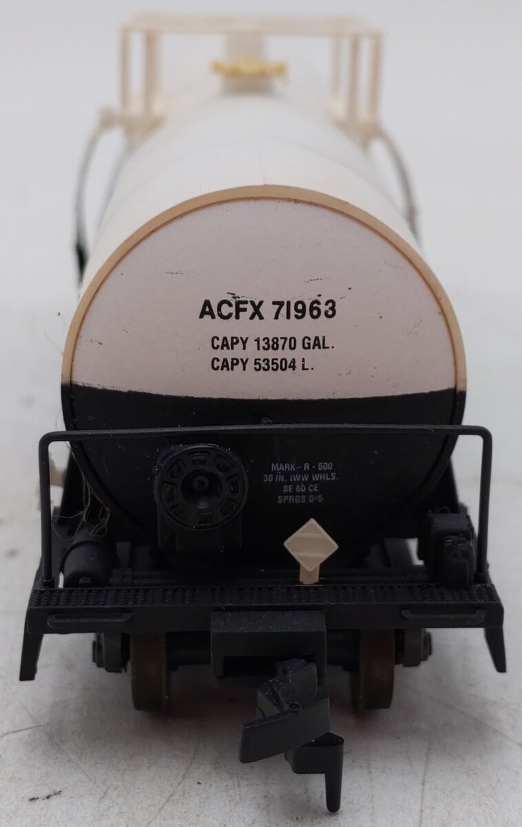 Atlas 34801 N Scale Engelhard Kaolin Tank Car #71963 VG