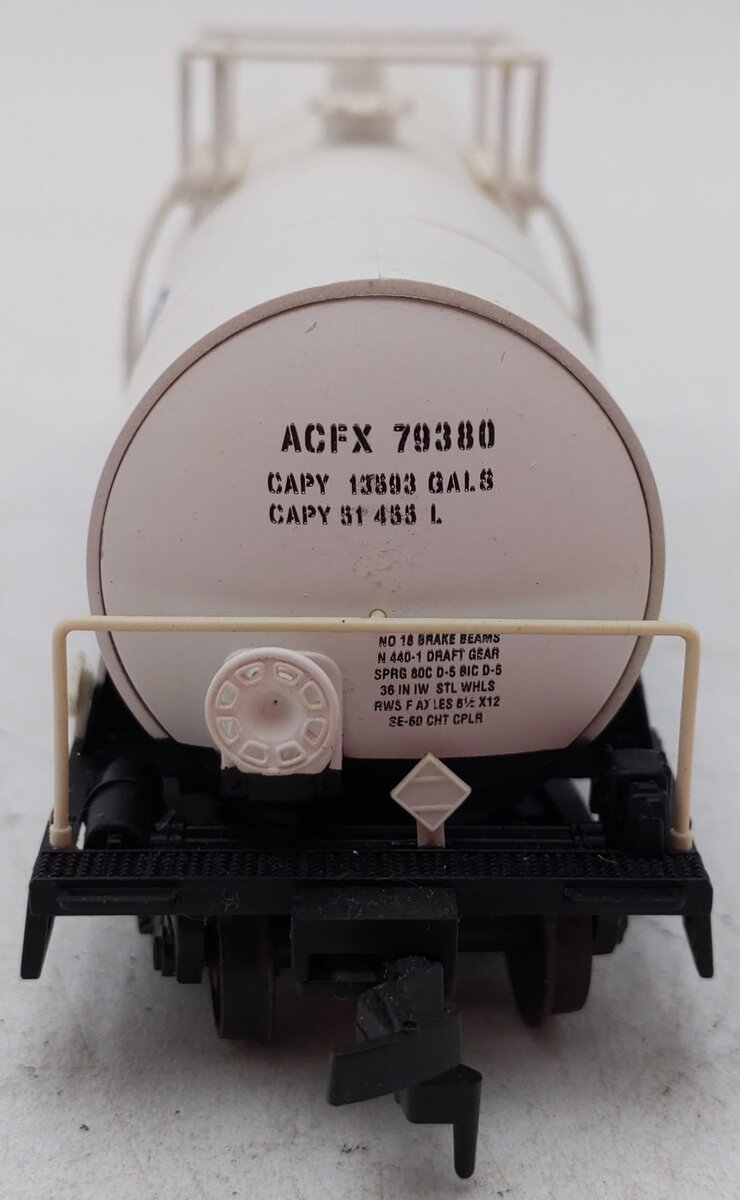 Atlas 1701 HO J.M. Huber Tank Car #79380 VG