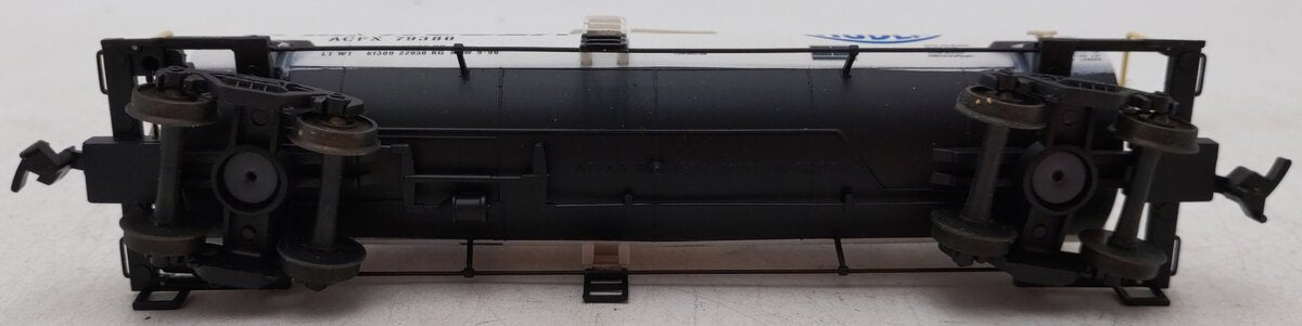 Atlas 1701 HO J.M. Huber Tank Car #79380 VG