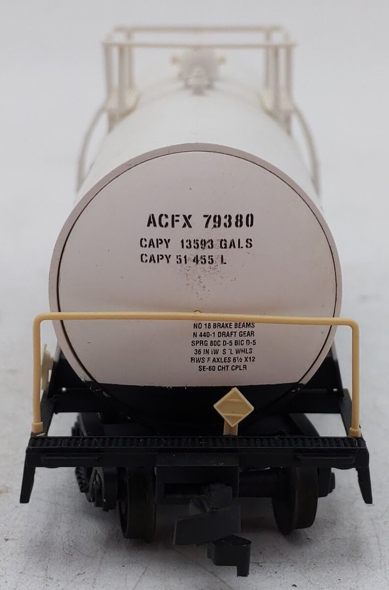 Atlas 1701 HO J.M. Huber Tank Car #79380 VG