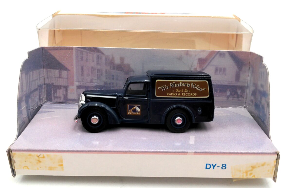 Matchbox DY8-B 1948 Commer 8 CWT Van NIB