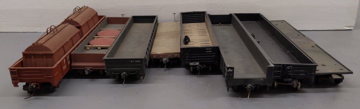Assorted O Scale 2-Rail Custom Weathered Freight Cars [8]