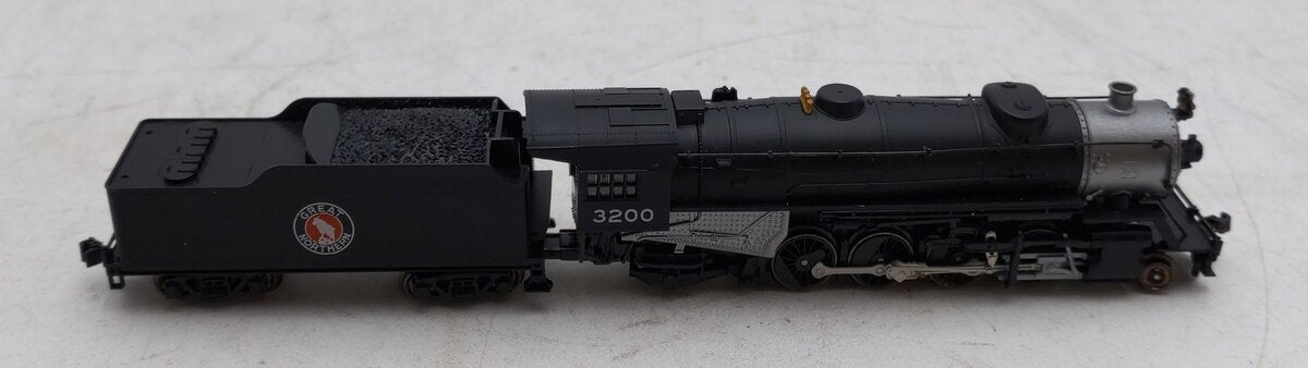 Kato 126-0107 N Scale GN Heavy Mikado 2-8-2 Steam Locomotive & Tender #3200 LN/Box