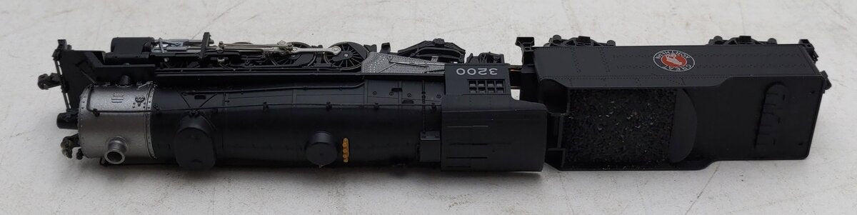 Kato 126-0107 N Scale GN Heavy Mikado 2-8-2 Steam Locomotive & Tender #3200 LN/Box