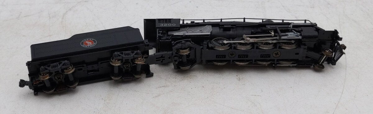 Kato 126-0107 N Scale GN Heavy Mikado 2-8-2 Steam Locomotive & Tender #3200 LN/Box