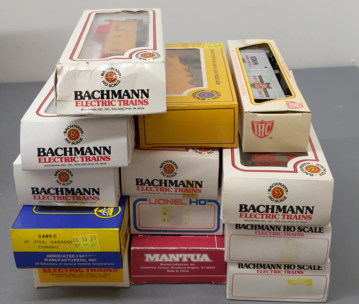 Bachmann, Lionel, & AHM HO Scale Assorted Freight Cars [13] EX/Box