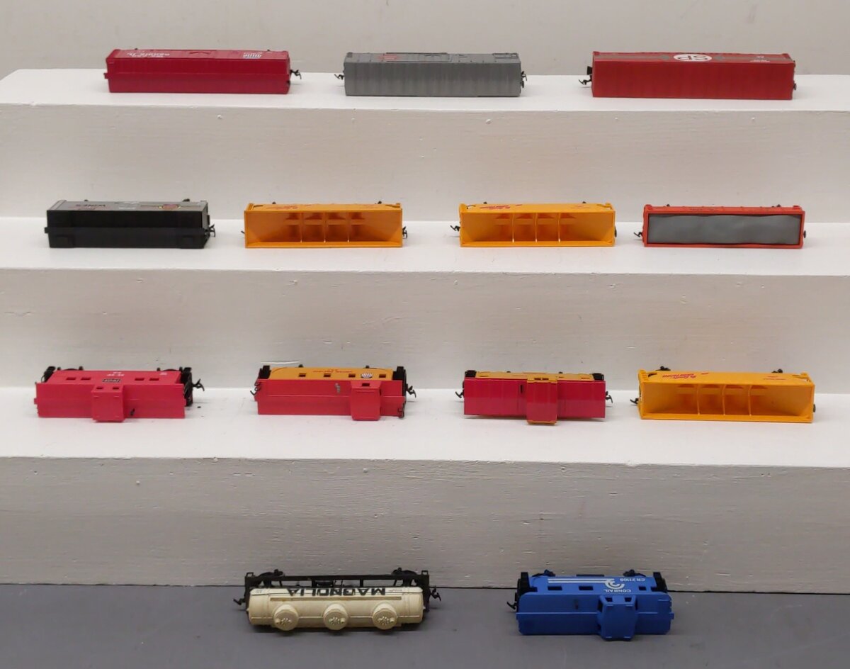 Bachmann, Lionel, & AHM HO Scale Assorted Freight Cars [13] EX/Box