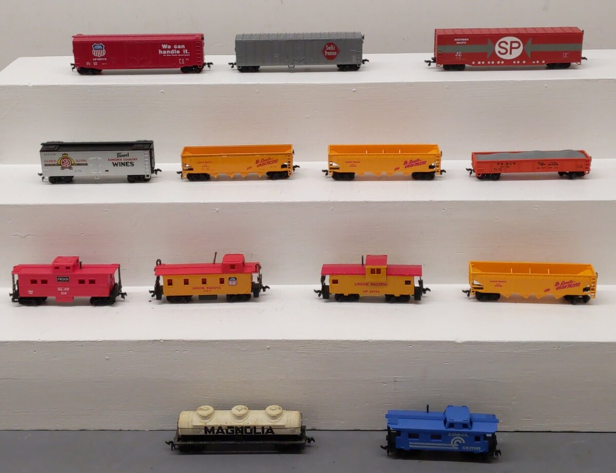 Bachmann, Lionel, & AHM HO Scale Assorted Freight Cars [13] EX/Box