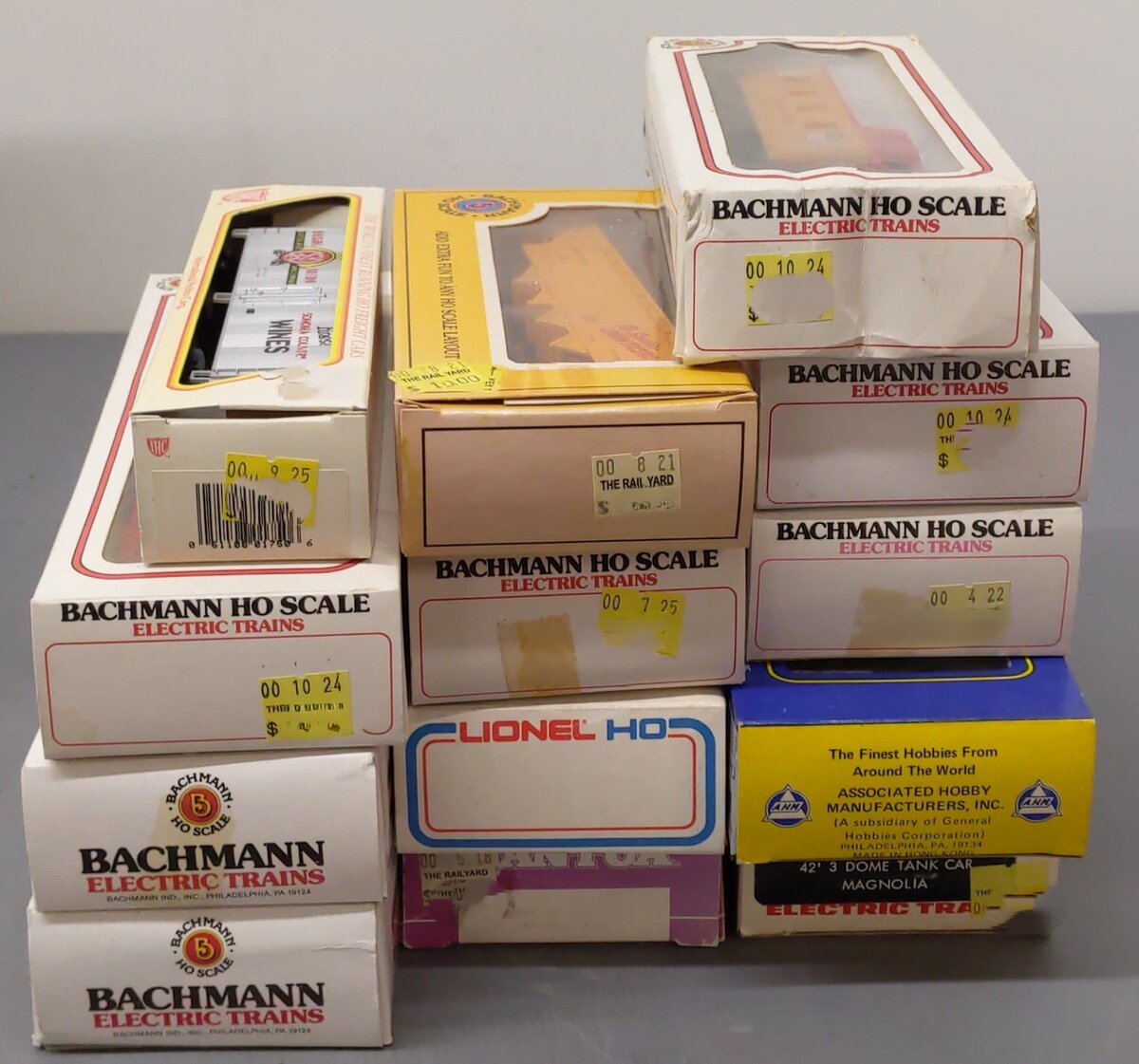 Bachmann, Lionel, & AHM HO Scale Assorted Freight Cars [13] EX/Box