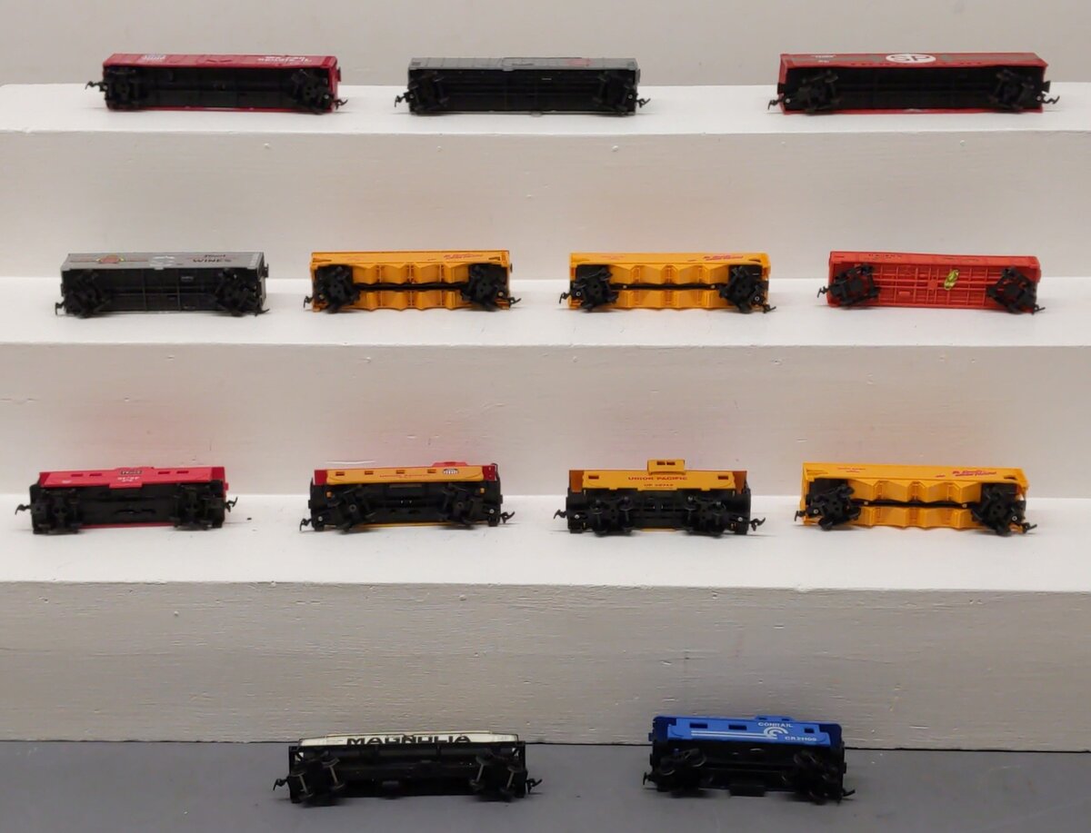 Bachmann, Lionel, & AHM HO Scale Assorted Freight Cars [13] EX/Box