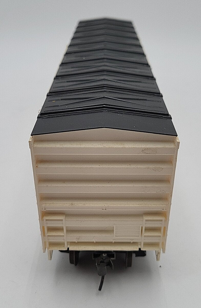 Weaver O Scale Lehigh Valley Boxcar #8260 2-Rail VG