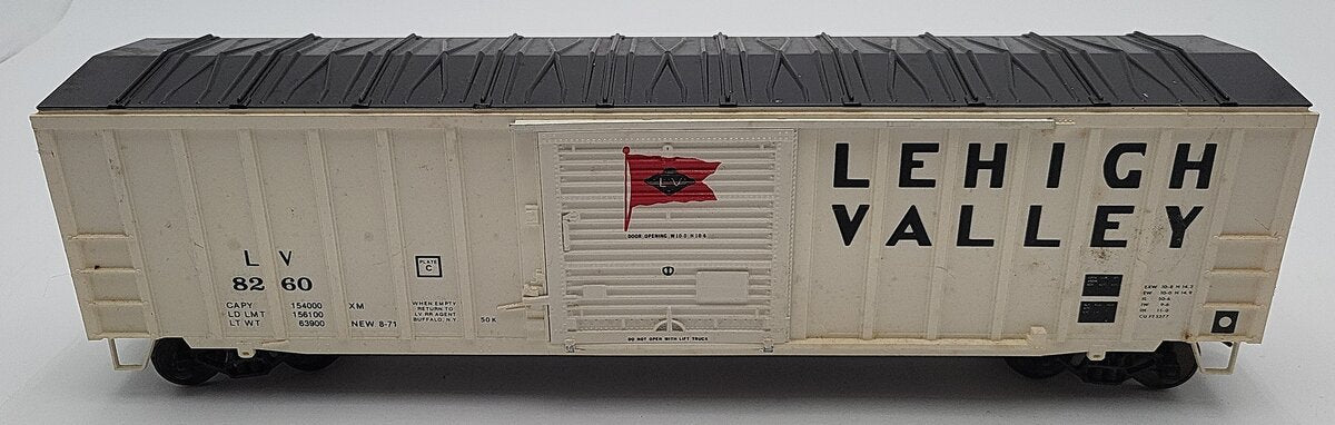 Weaver O Scale Lehigh Valley Boxcar #8260 2-Rail VG