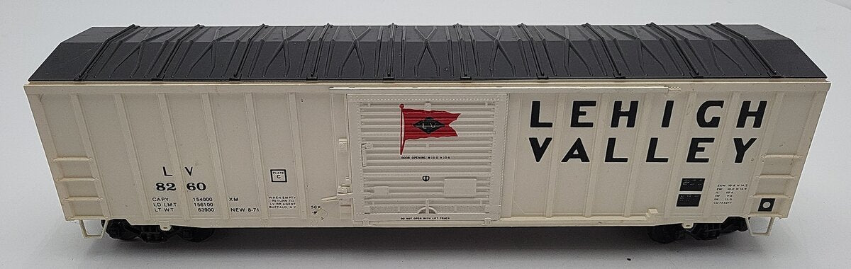 Weaver O Scale Lehigh Valley Boxcar #8260 2-Rail VG