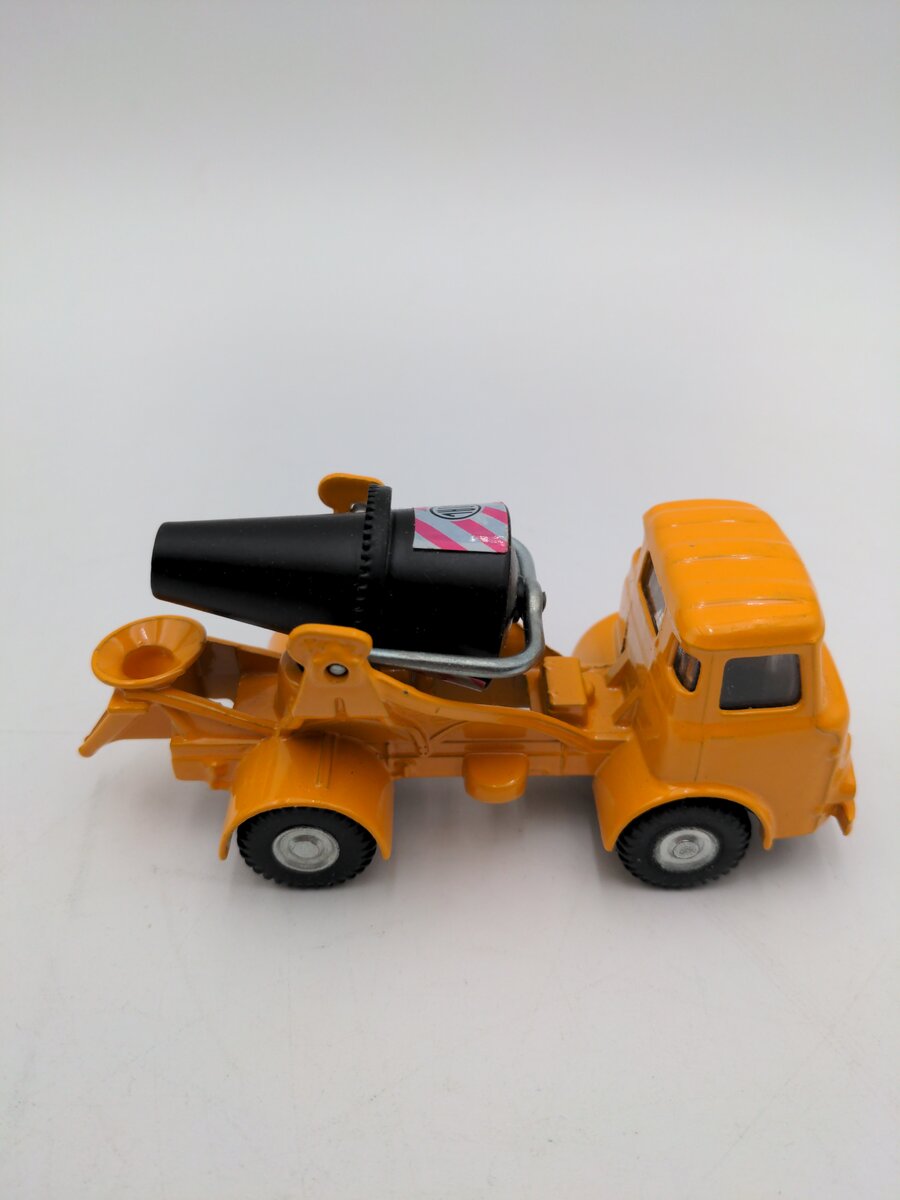 Joal 202 VTG Cement Mixer Truck EX/Box