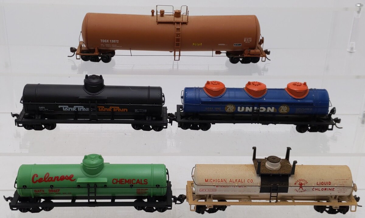 HO Scale Assorted Tank Cars [5] VG