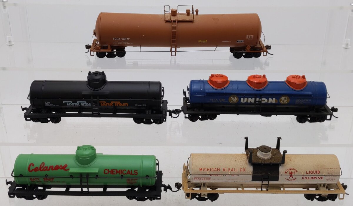 HO Scale Assorted Tank Cars [5] VG