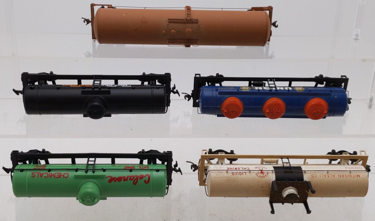 HO Scale Assorted Tank Cars [5] VG