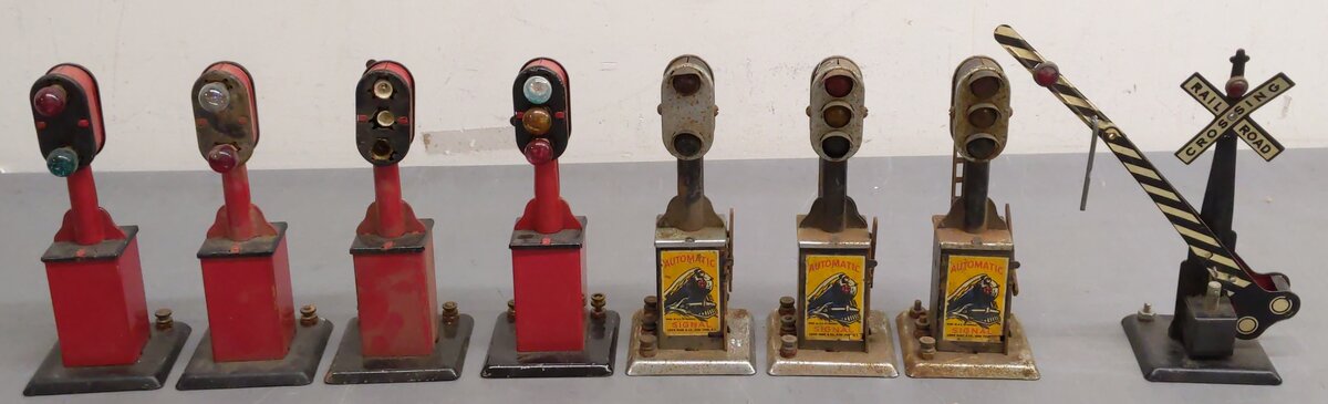 Marx Vintage O Gauge Block Signals And Crossing Gate #404,454,405,438 [8] VG