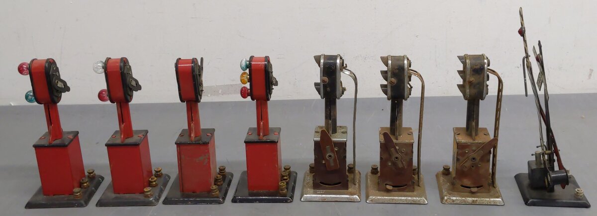 Marx Vintage O Gauge Block Signals And Crossing Gate #404,454,405,438 [8] VG